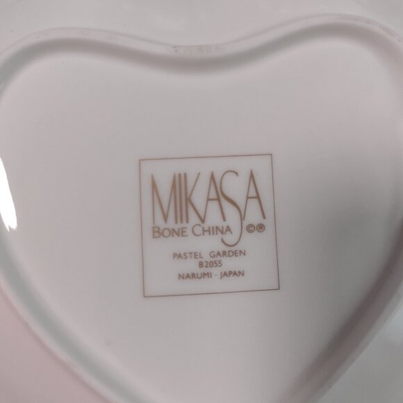 Lovely Mikasa Pastel Flowers Porcelain Heart - Picture 3 of 11